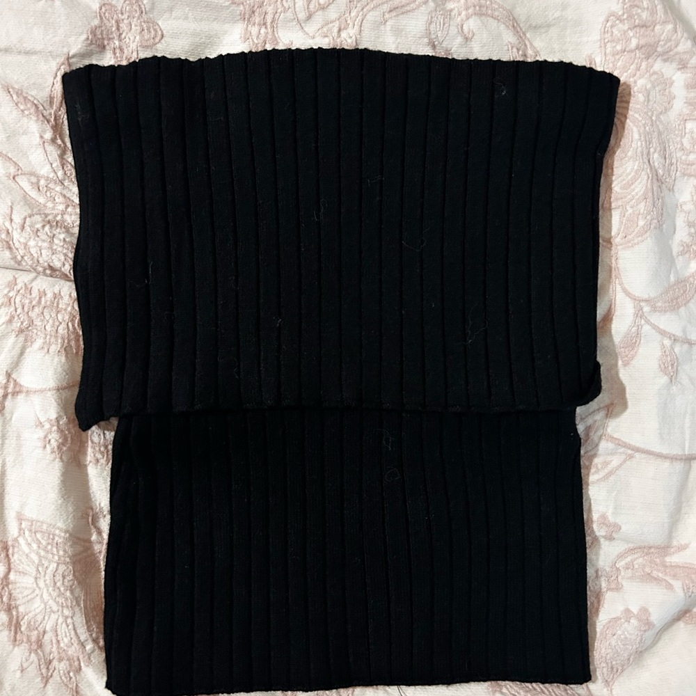 Black Ribbed Knit Scarf